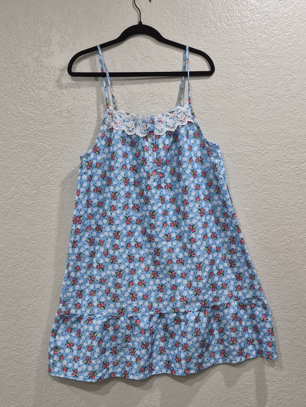 Vintage Cottagecore Blue Floral Nightgown w/ White Lace Trim & Ruffle Hem - L